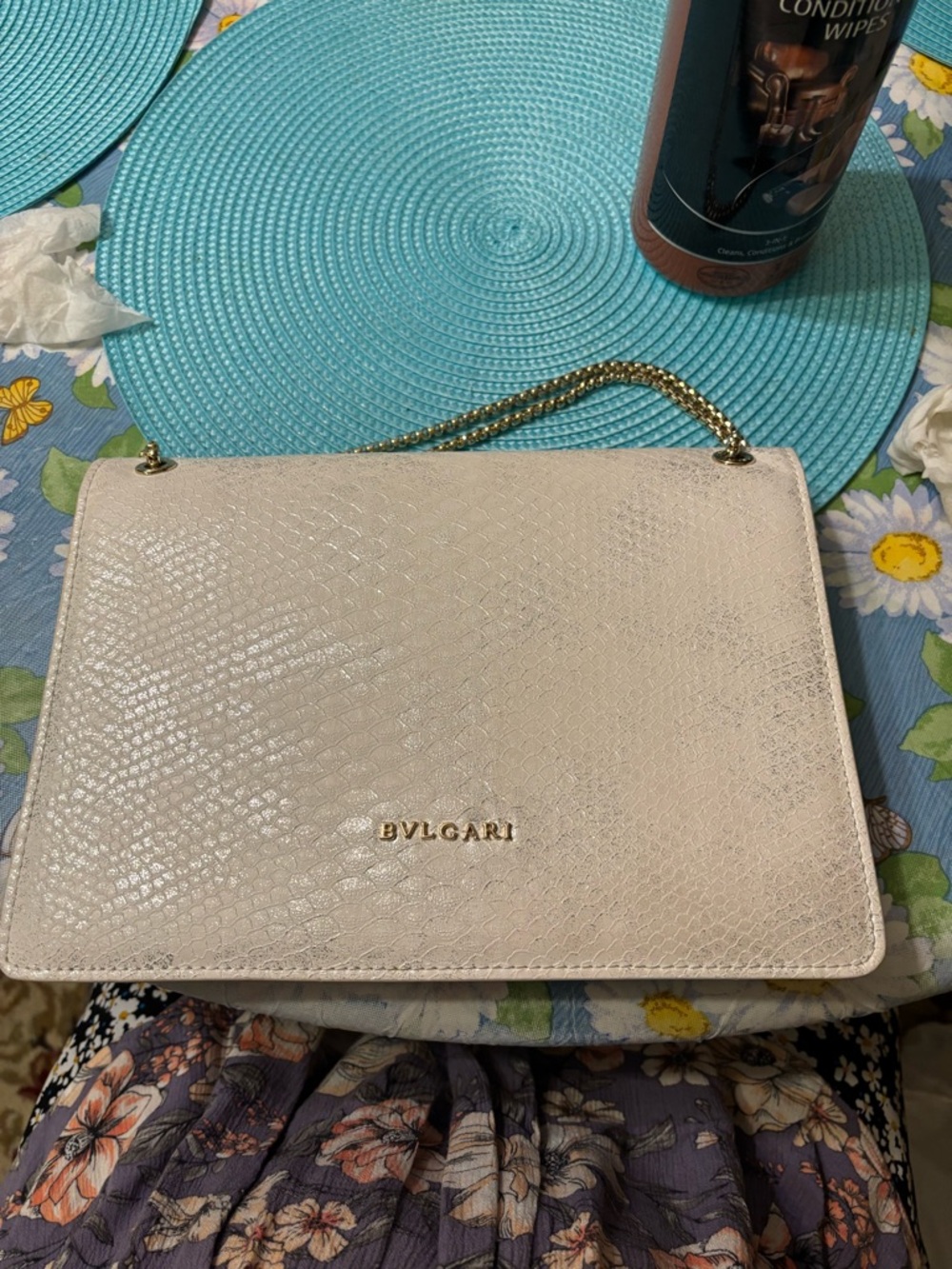 Bulgari Ivory Textured Leather Crossbody Bag with Gold Logo - Picture 3 of 6